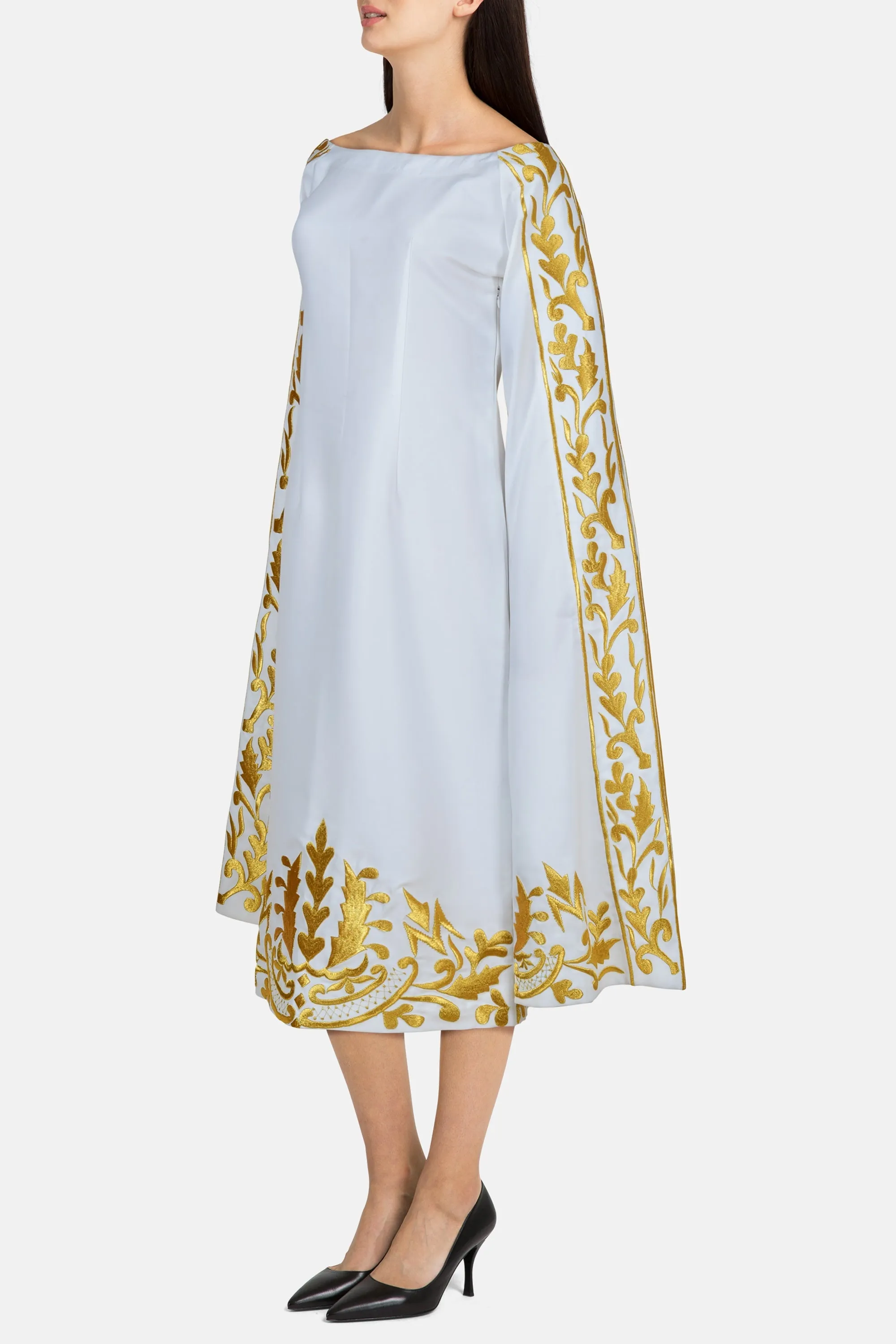 Her Majesty Embroidered Kaftan with Flared Sleeves