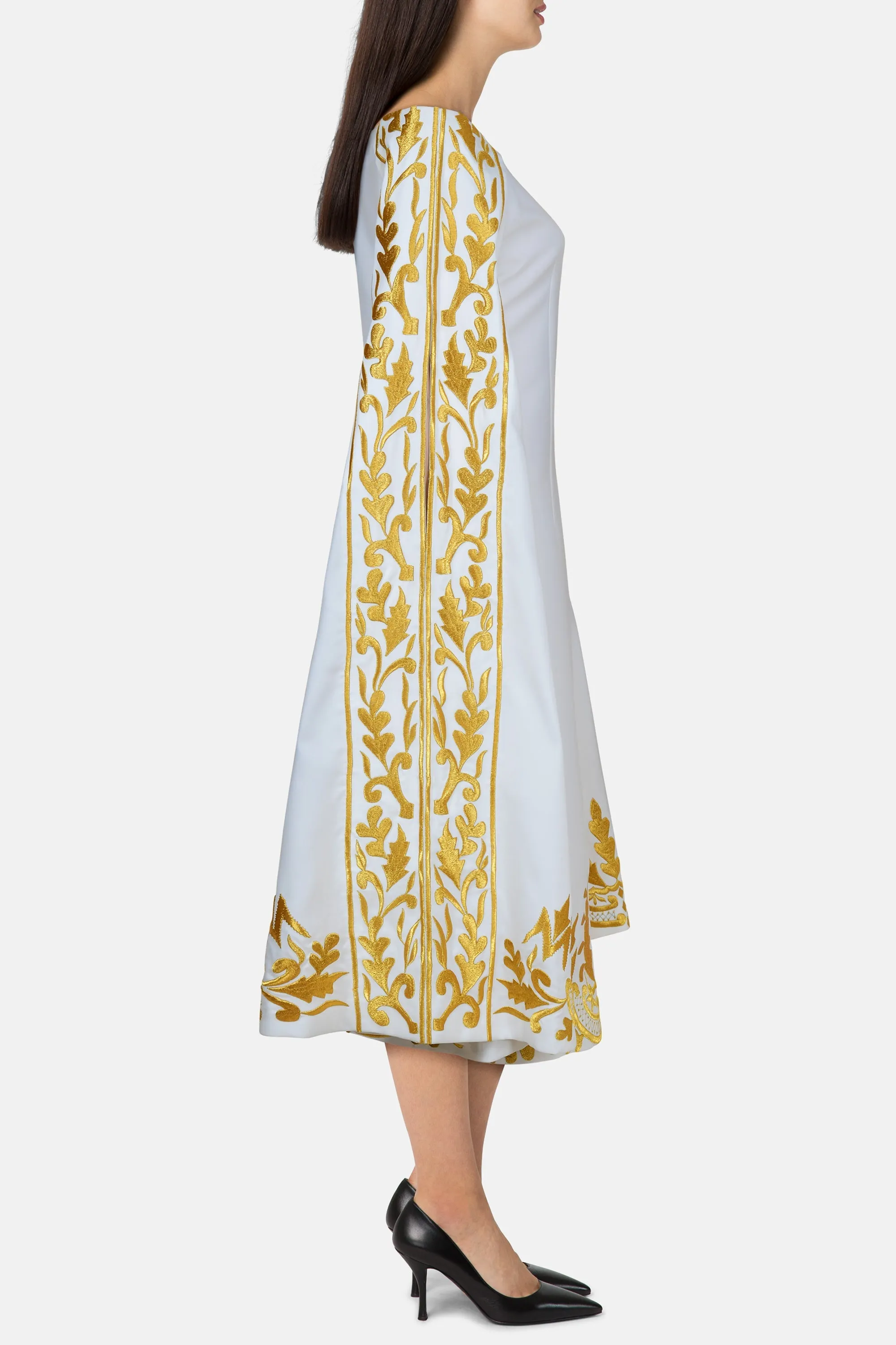 Her Majesty Embroidered Kaftan with Flared Sleeves