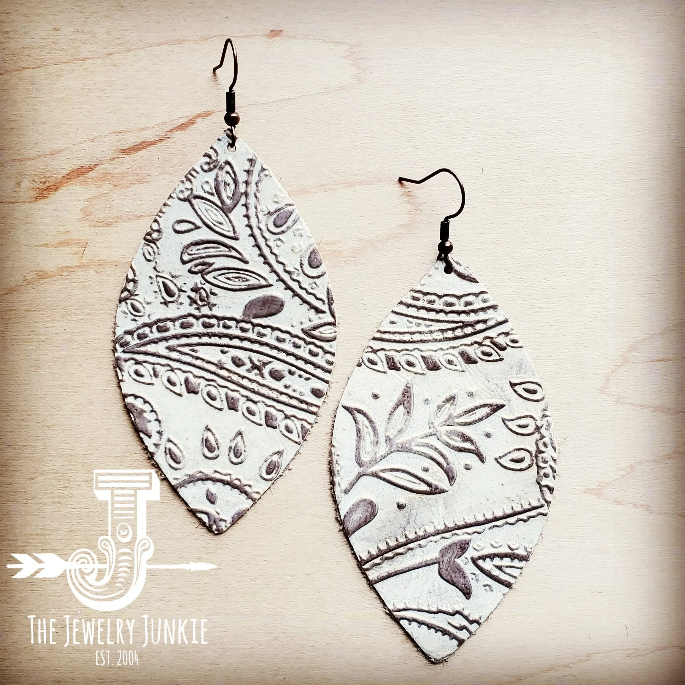 **Leather Oval Earring-Oyster Paisley 203i