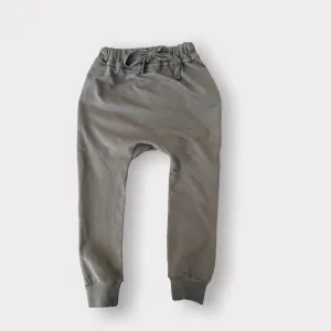 (MISLABELED )Size 6/7 but labeled as 8/9–Emma Grace Shoppe Organic Joggers - Neutral Grey, Brown, and Black